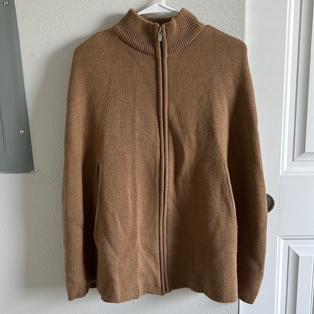 Cape jacket / sweater zip up